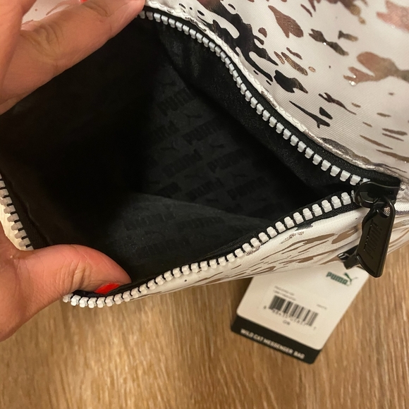 PUMA Wild Cat Messenger Bag - Picture 3 of 7